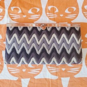 Beautiful knit LA Express Wallet. Vintage beauty!